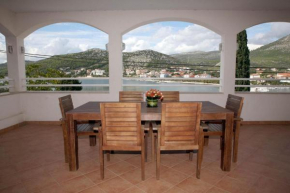  Apartment Seget Vranjica 13771a  Трогир